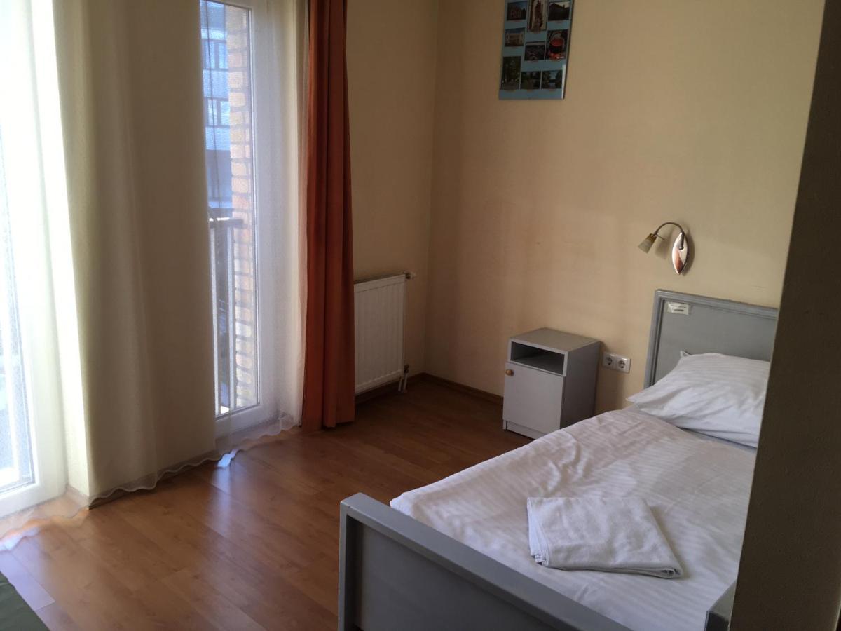 Foter Panzio Hotell Baja Exteriör bild