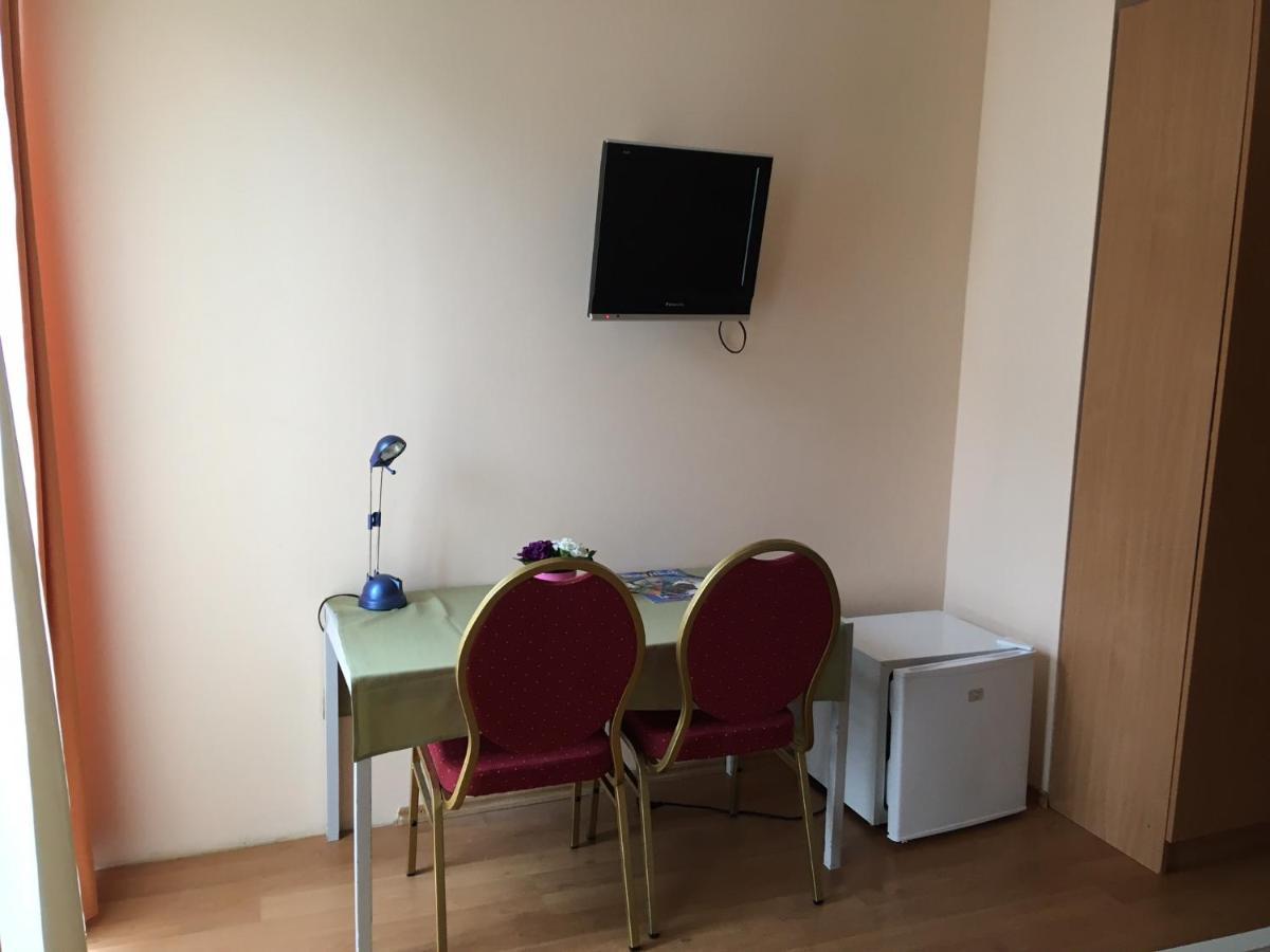 Foter Panzio Hotell Baja Exteriör bild