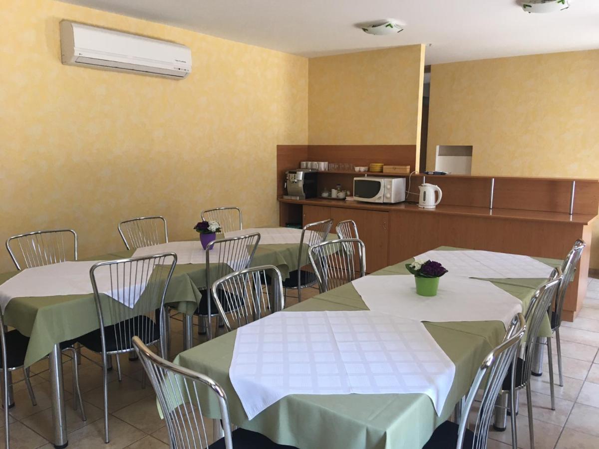 Foter Panzio Hotell Baja Exteriör bild