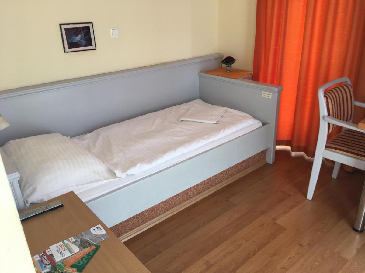 Foter Panzio Hotell Baja Exteriör bild