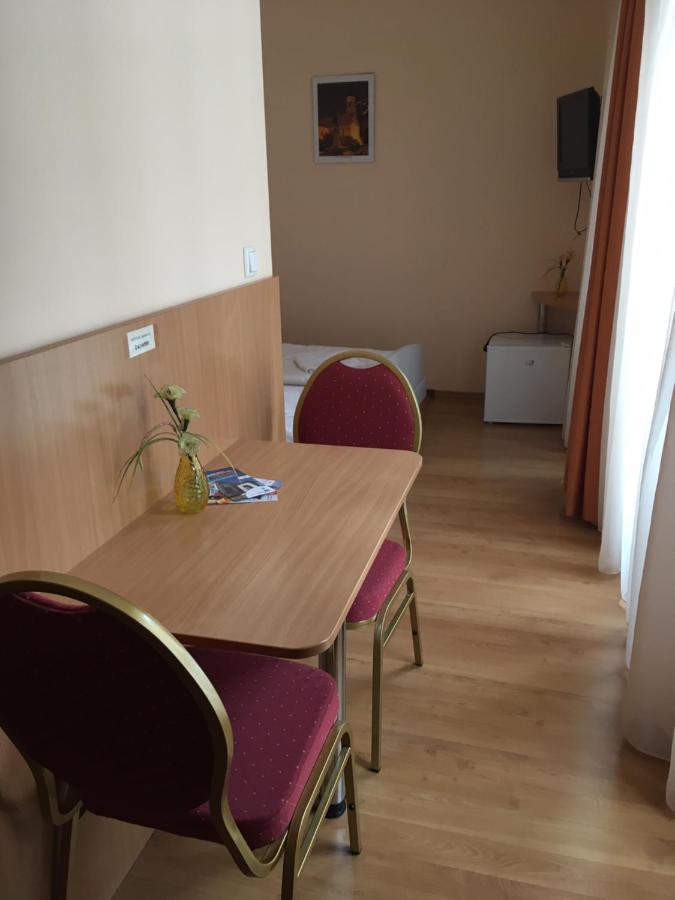 Foter Panzio Hotell Baja Exteriör bild
