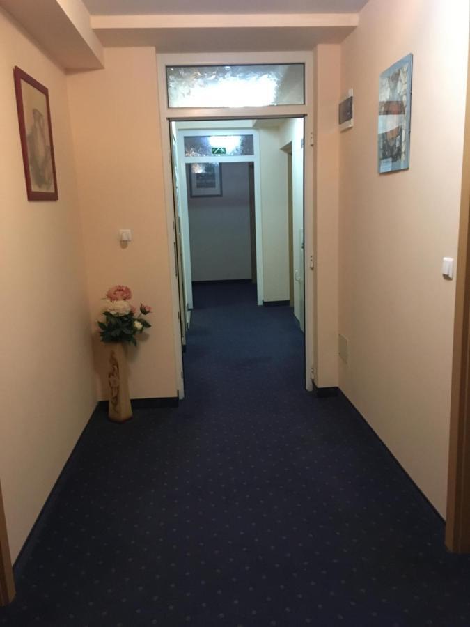 Foter Panzio Hotell Baja Exteriör bild