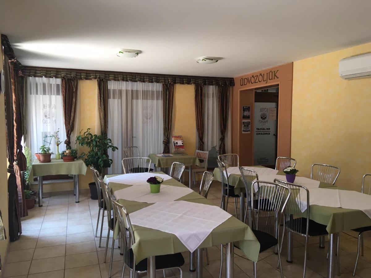 Foter Panzio Hotell Baja Exteriör bild