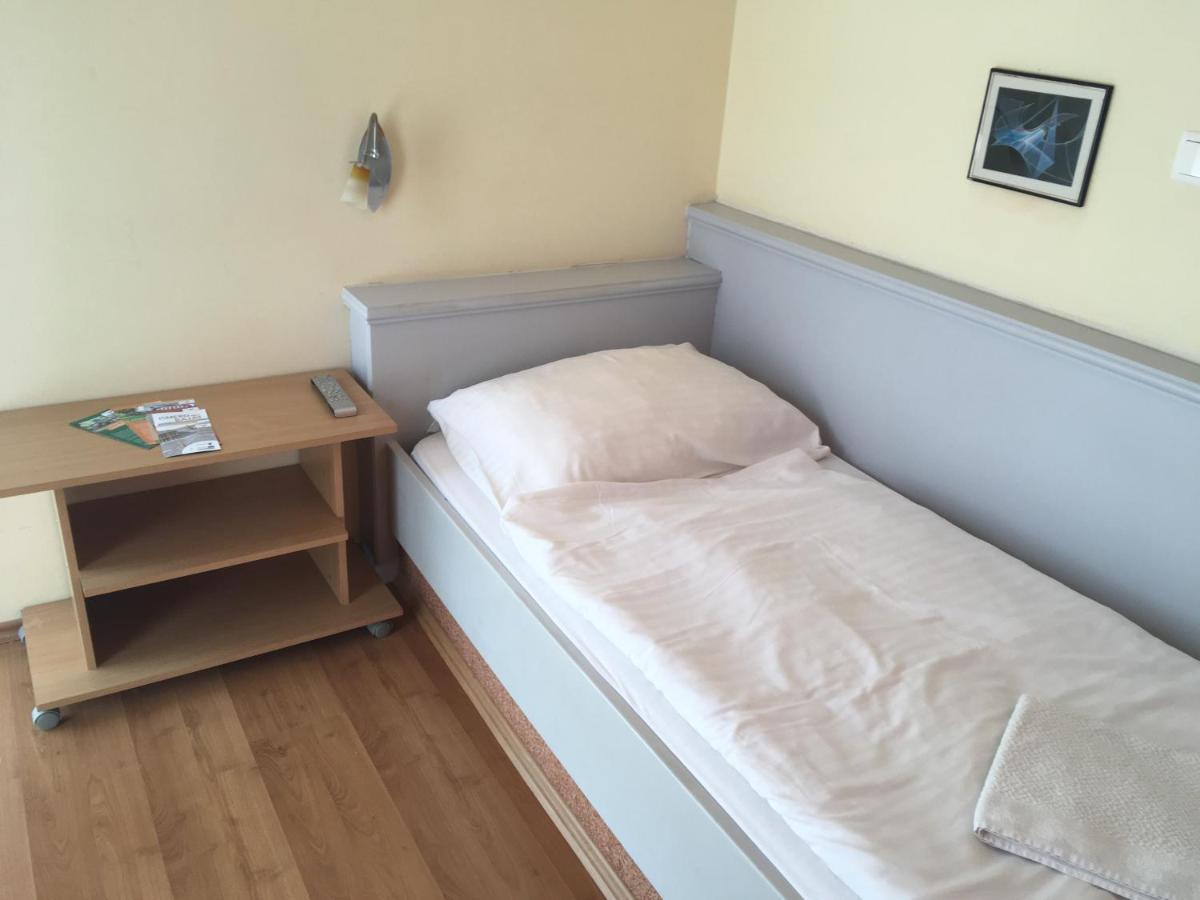 Foter Panzio Hotell Baja Exteriör bild