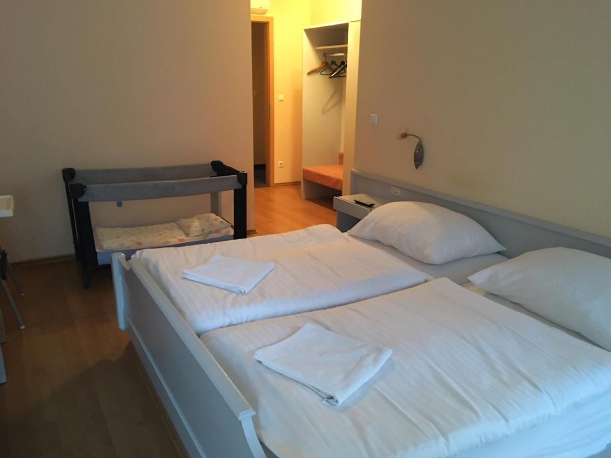 Foter Panzio Hotell Baja Exteriör bild