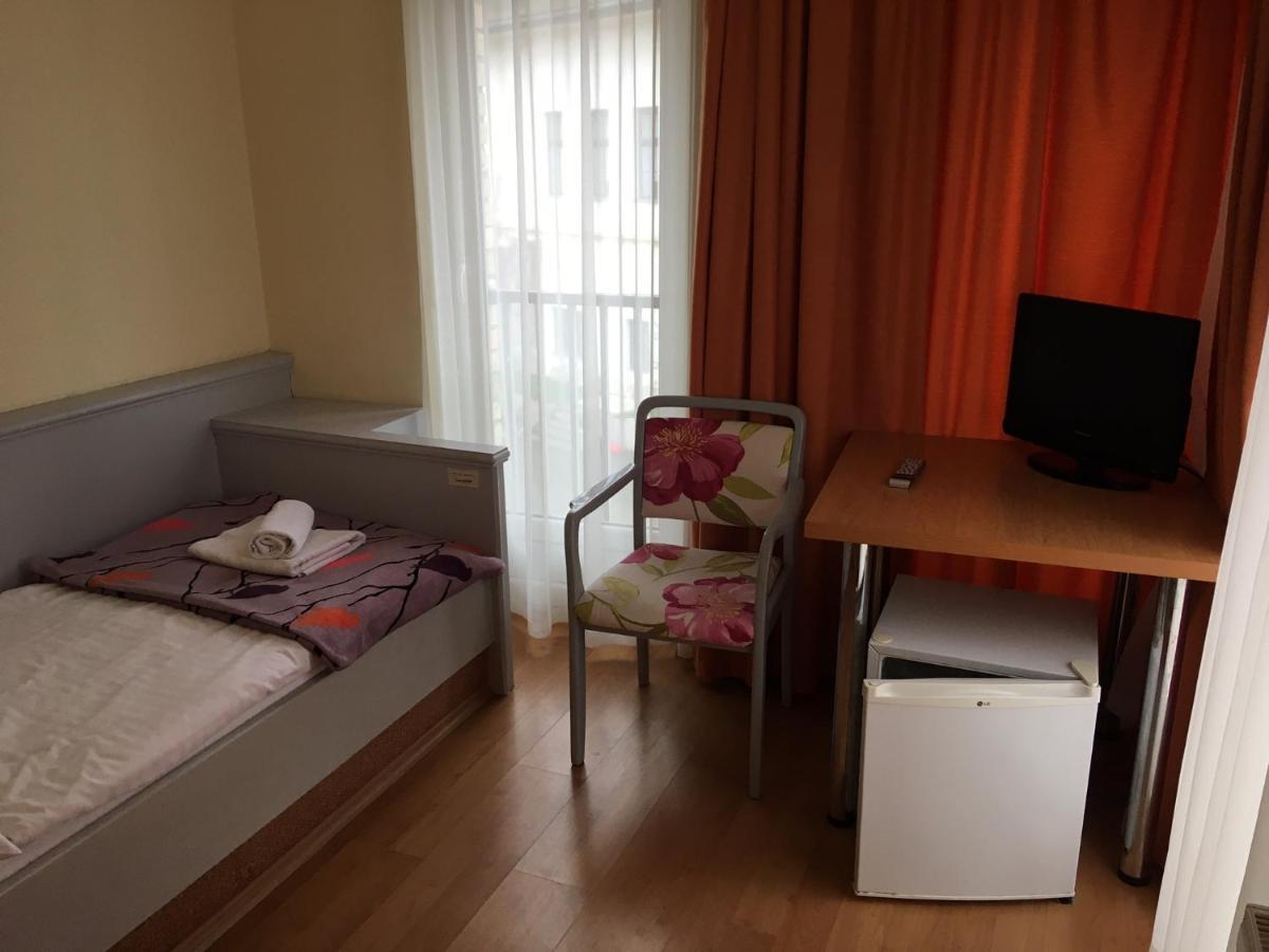 Foter Panzio Hotell Baja Exteriör bild