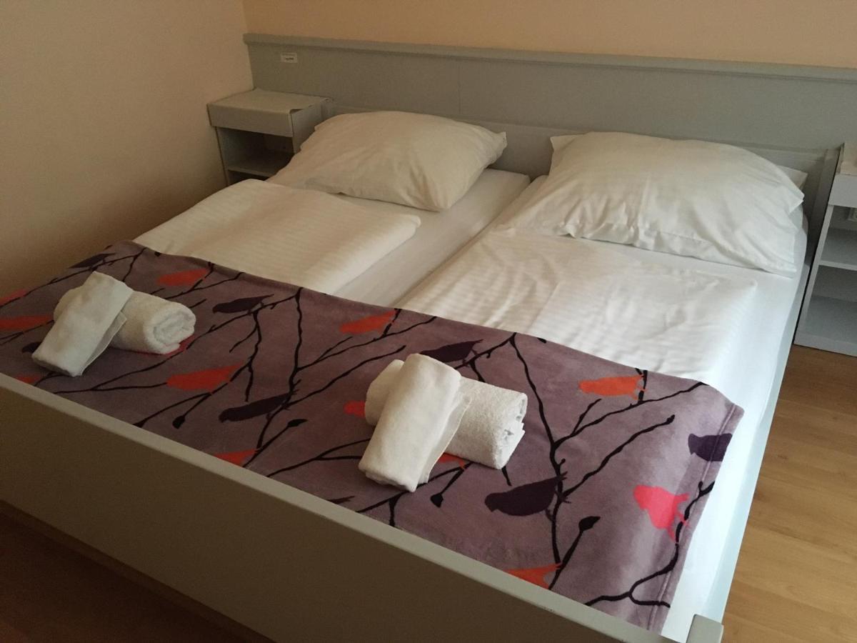 Foter Panzio Hotell Baja Exteriör bild