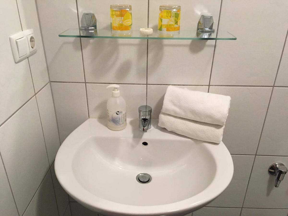 Foter Panzio Hotell Baja Exteriör bild