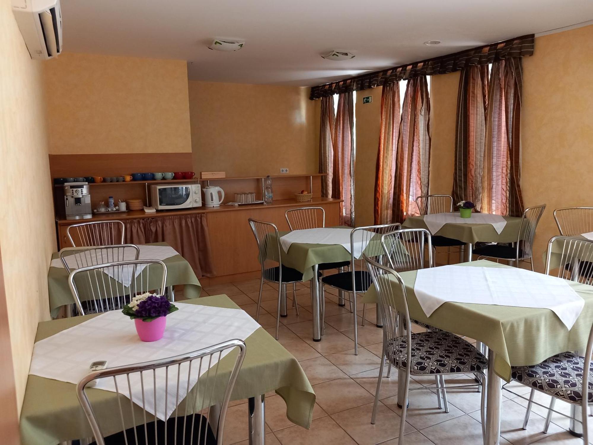 Foter Panzio Hotell Baja Exteriör bild