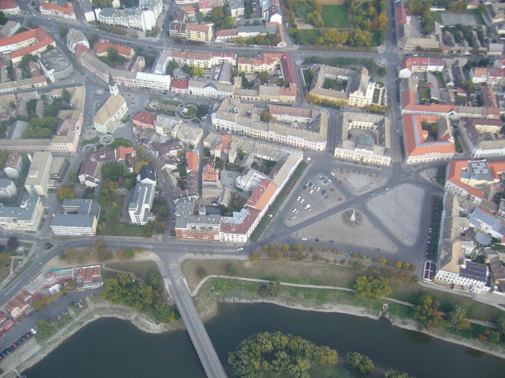 Foter Panzio Hotell Baja Exteriör bild