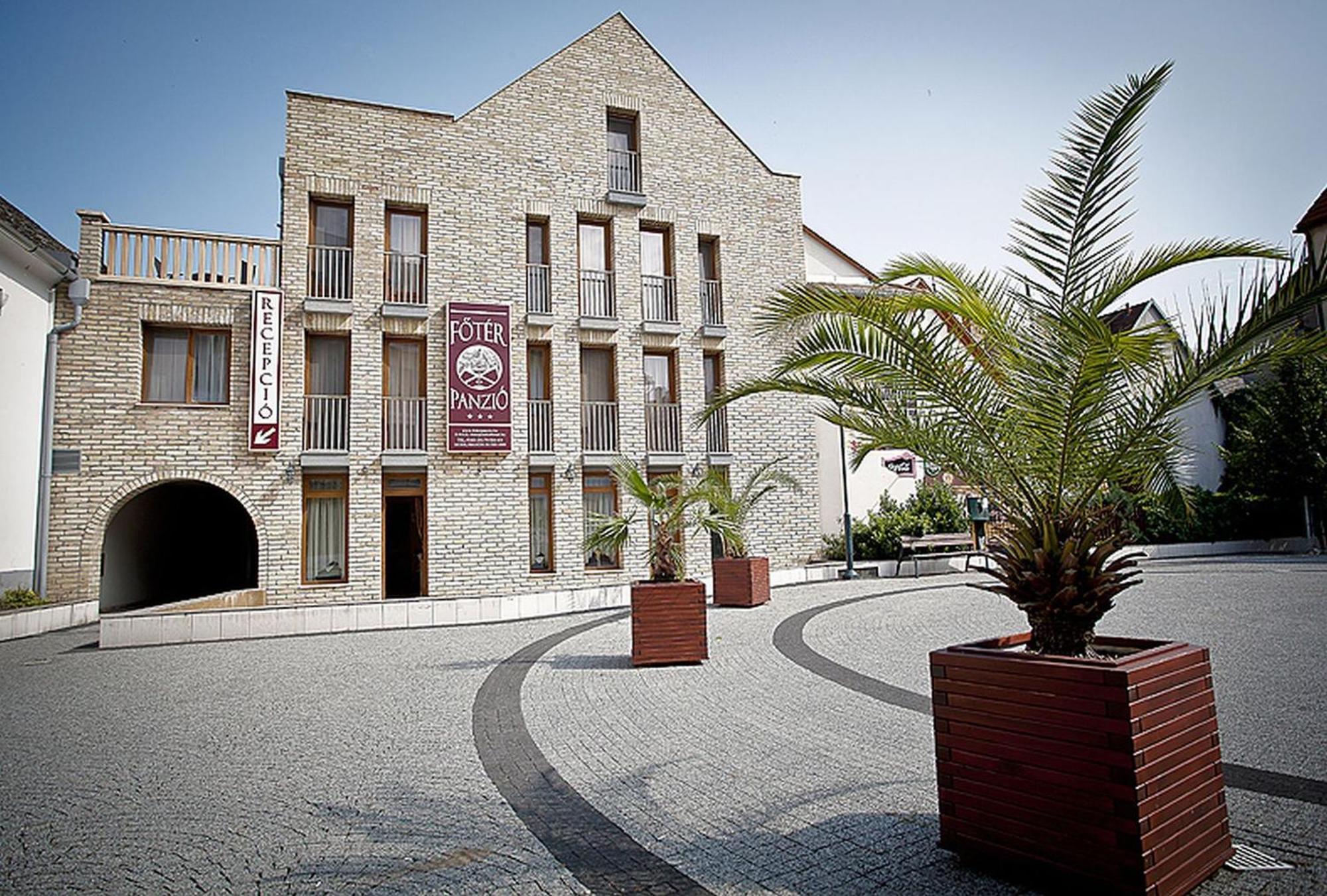 Foter Panzio Hotell Baja Exteriör bild