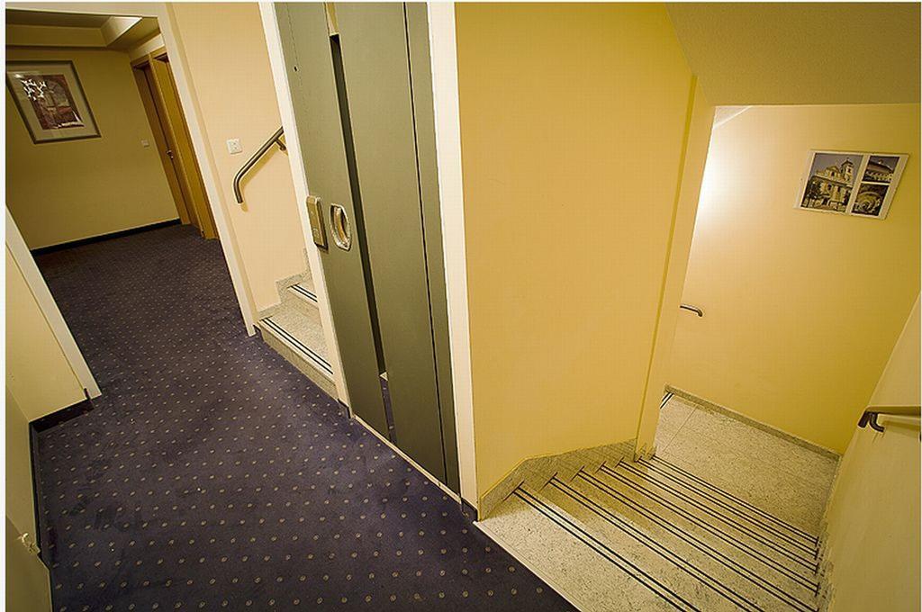 Foter Panzio Hotell Baja Exteriör bild